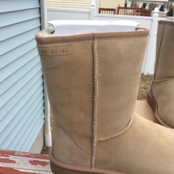 UGG CLASSIC SHORT 40:40:40 - Picture 3 of 8